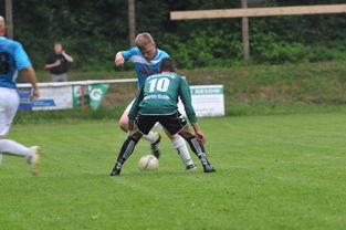 九游娱乐官方平台-足球教练战术布置备受关注，足球教练考虑到对手阵型